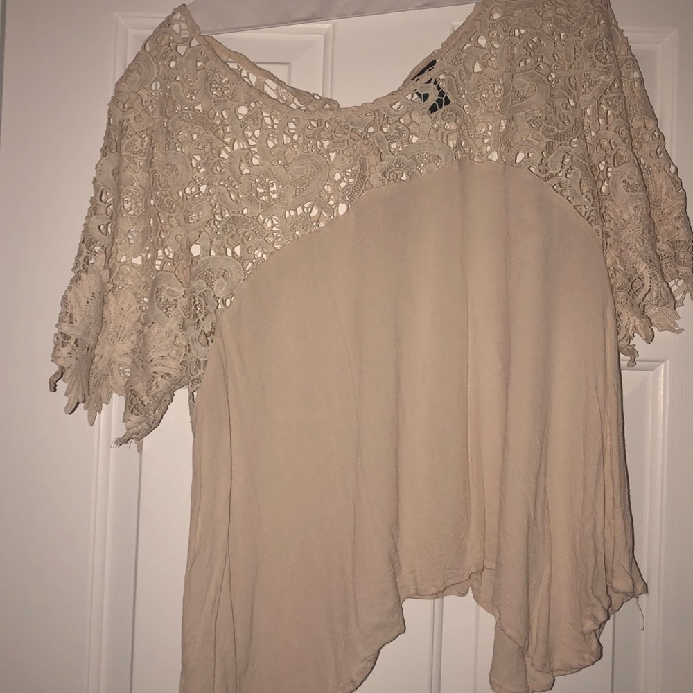 ✨✨ Hanky Hem Lace Top